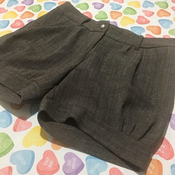 Vintage Closet Women’s Brown Gold Plaid Bloomer Shorts with Matte Gold Button - Picture 3 of 4